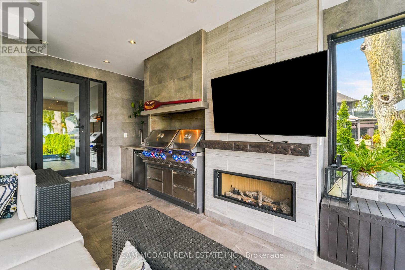 102 Cumberland Drive, Mississauga (port Credit), Ontario