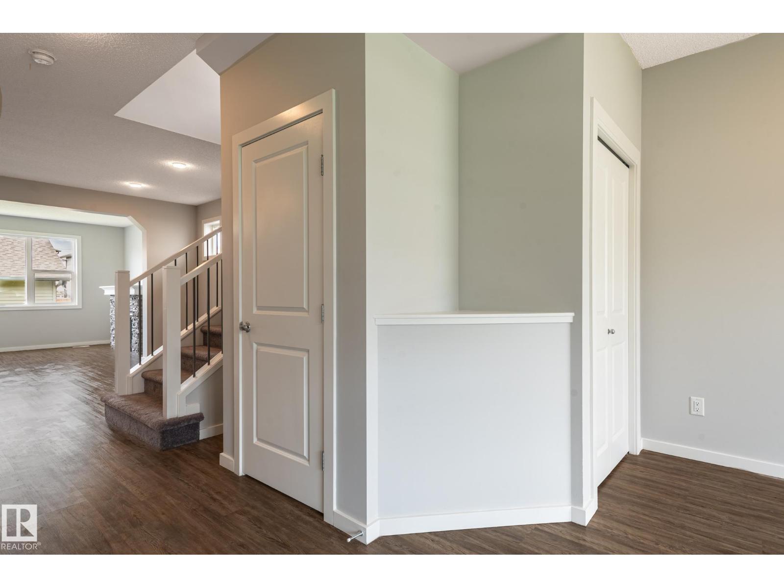 1763 26a St Nw, Edmonton, Alberta