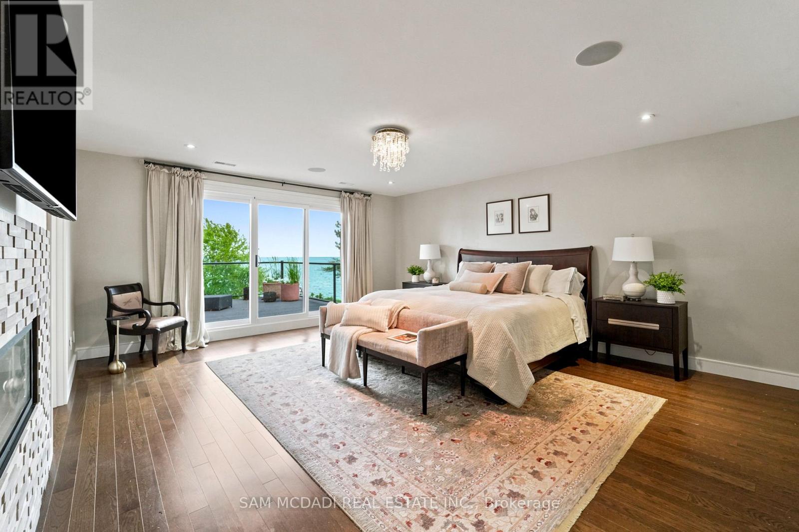 102 Cumberland Drive, Mississauga (port Credit), Ontario