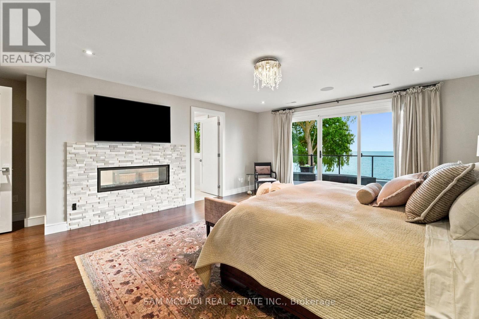 102 Cumberland Drive, Mississauga (port Credit), Ontario