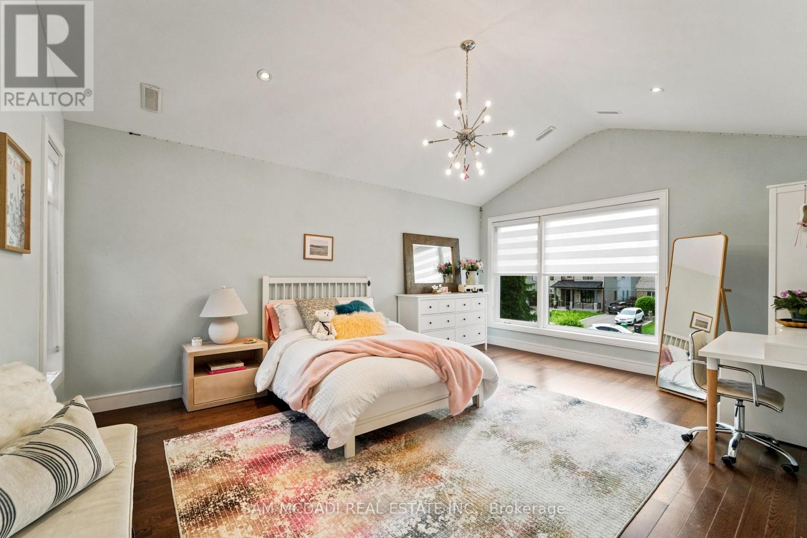 102 Cumberland Drive, Mississauga (port Credit), Ontario