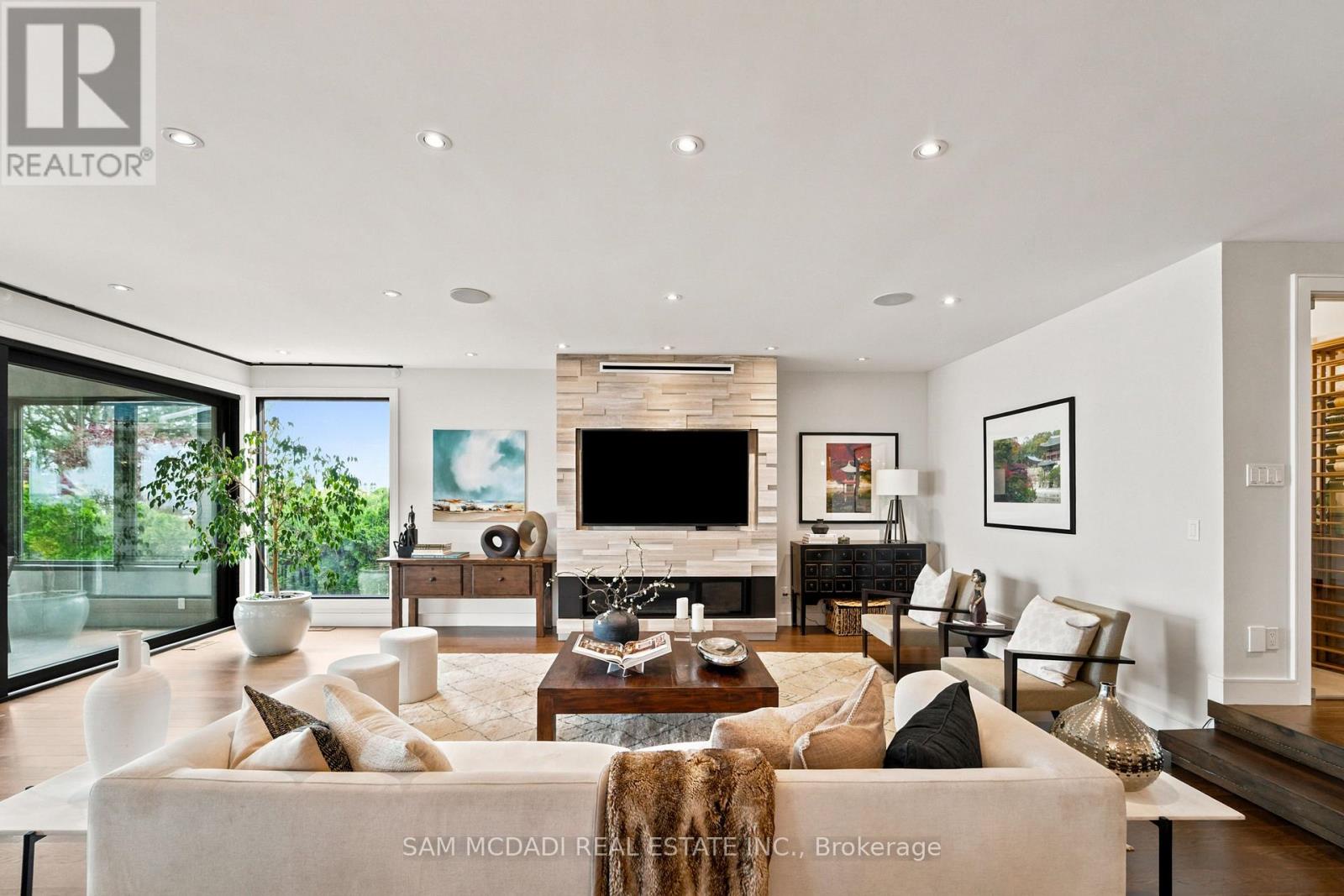 102 Cumberland Drive, Mississauga (port Credit), Ontario