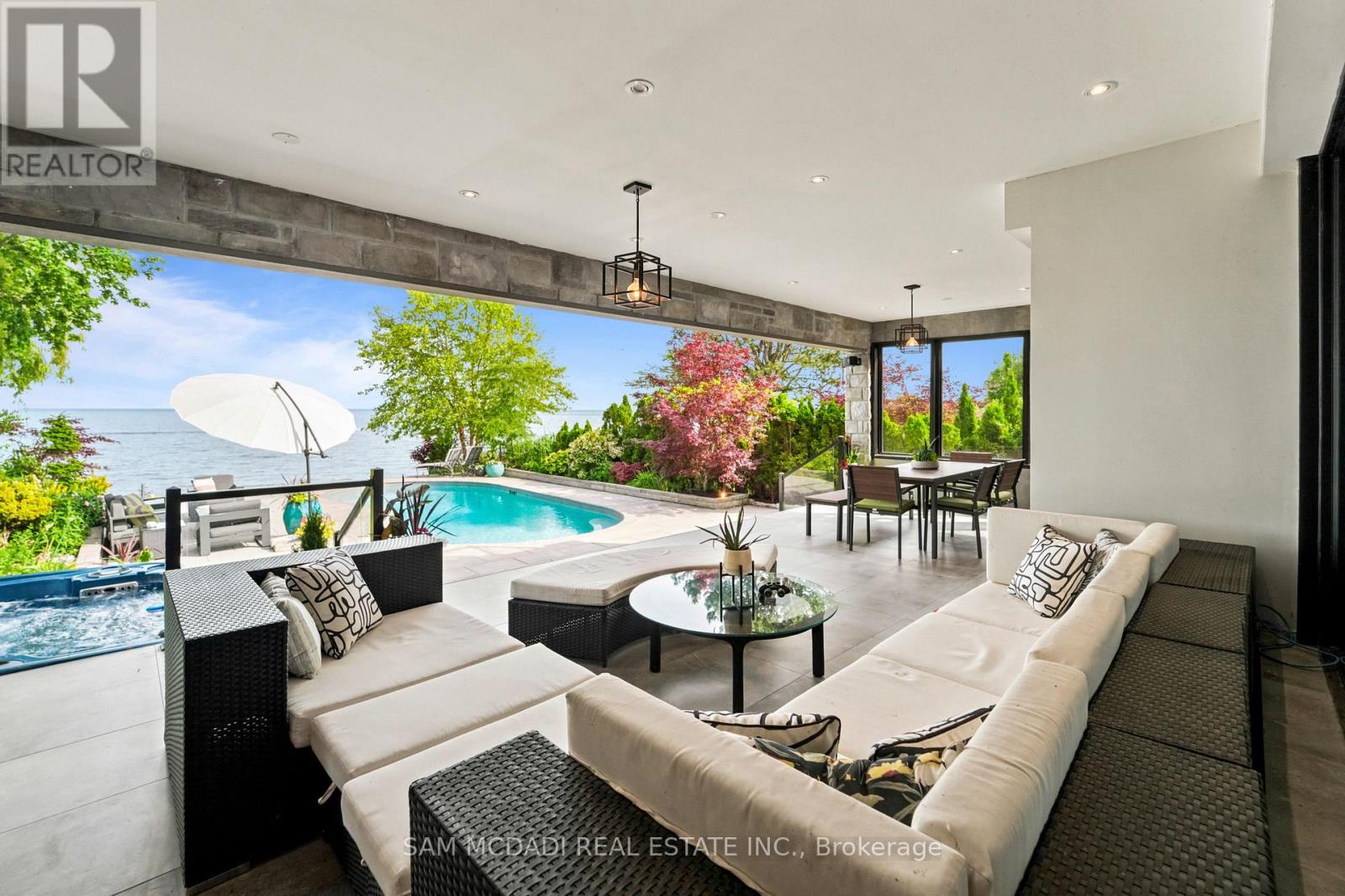102 Cumberland Drive, Mississauga (port Credit), Ontario
