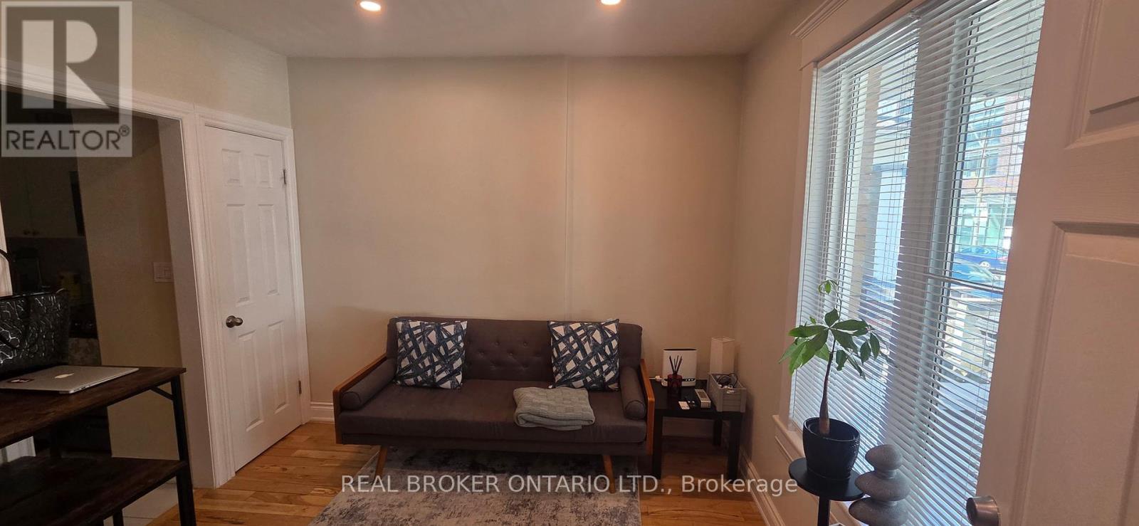 17 Howard Park Avenue, Toronto (roncesvalles), Ontario