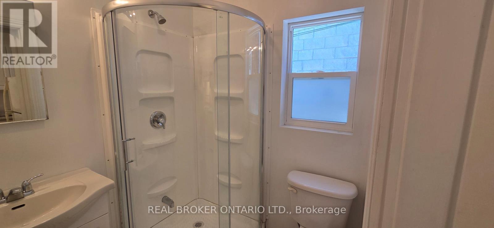 17 Howard Park Avenue, Toronto (roncesvalles), Ontario