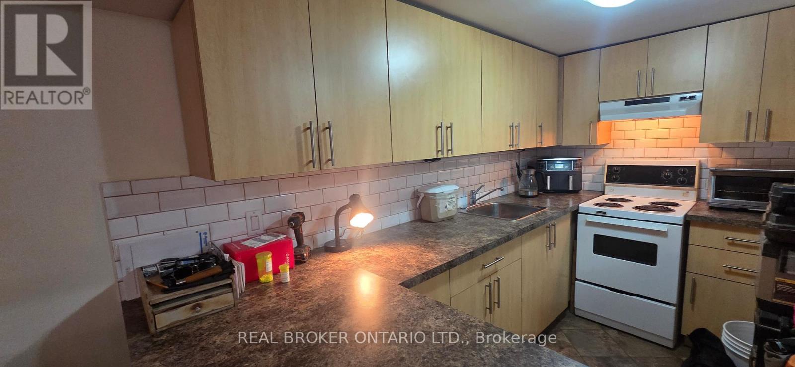 17 Howard Park Avenue, Toronto (roncesvalles), Ontario