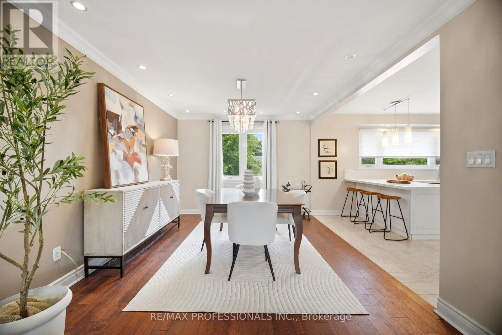 12 Thicket Road, Toronto (markland Wood), Ontario