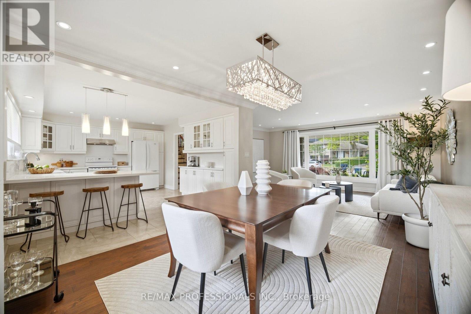 12 Thicket Road, Toronto (markland Wood), Ontario