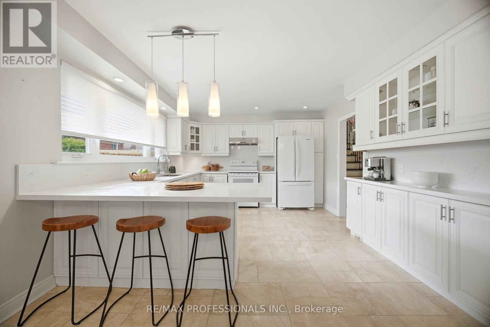 12 Thicket Road, Toronto (markland Wood), Ontario