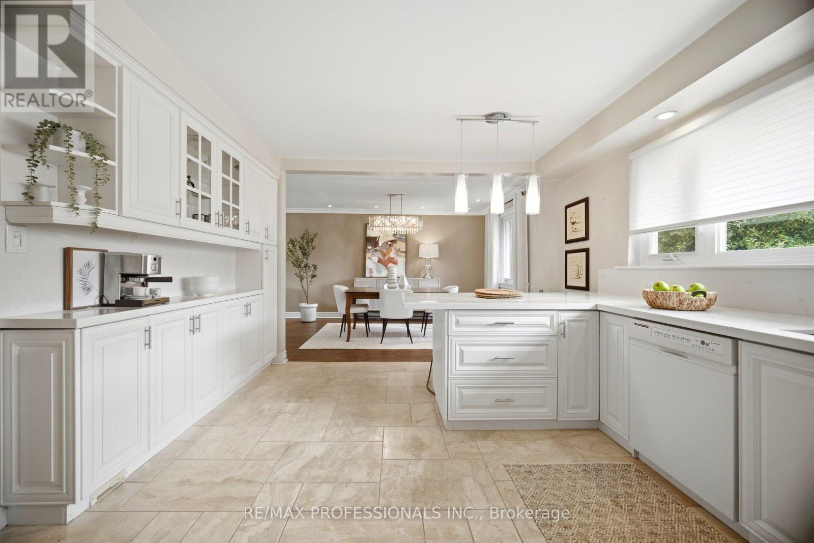12 Thicket Road, Toronto (markland Wood), Ontario