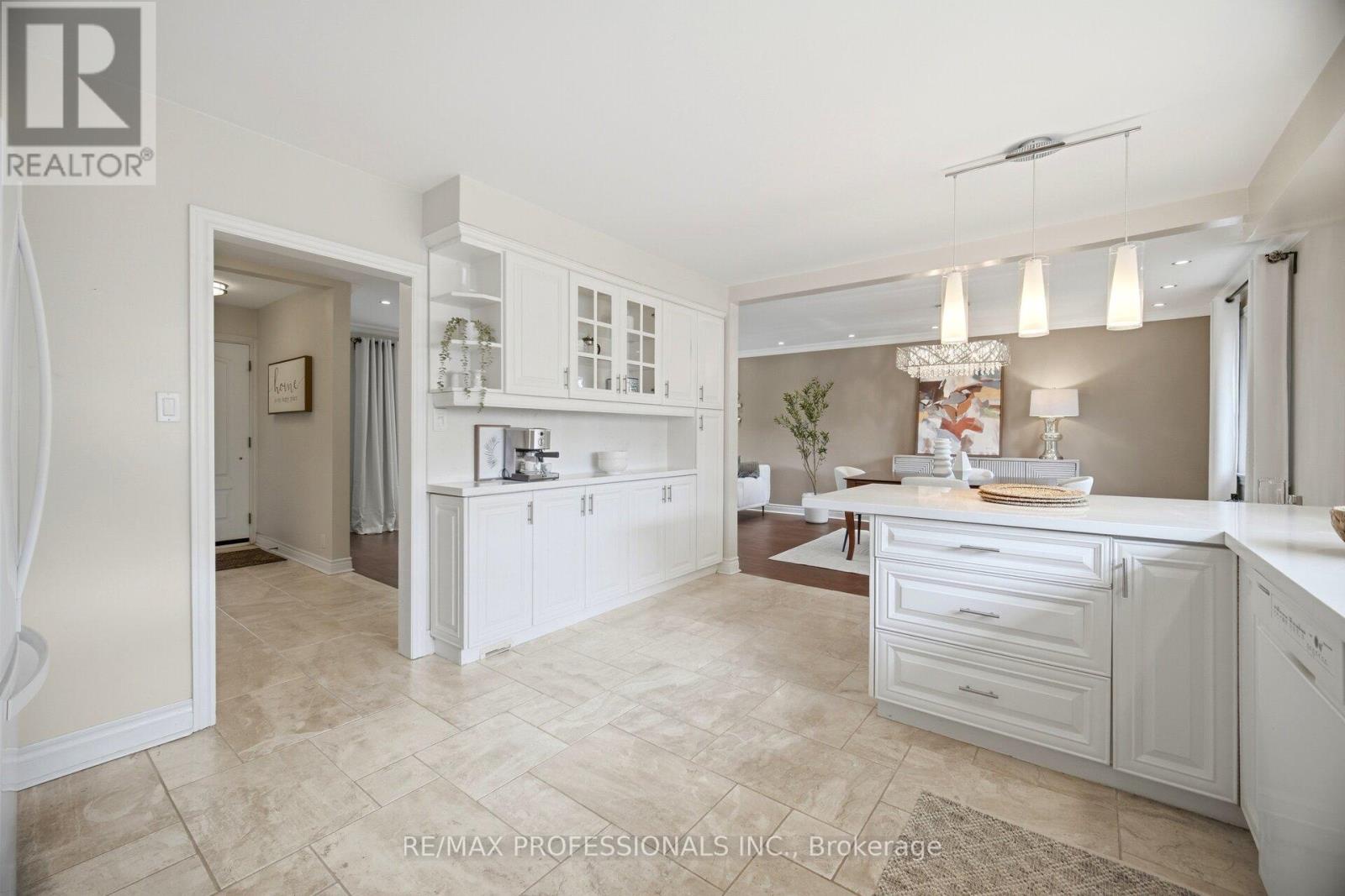 12 Thicket Road, Toronto (markland Wood), Ontario