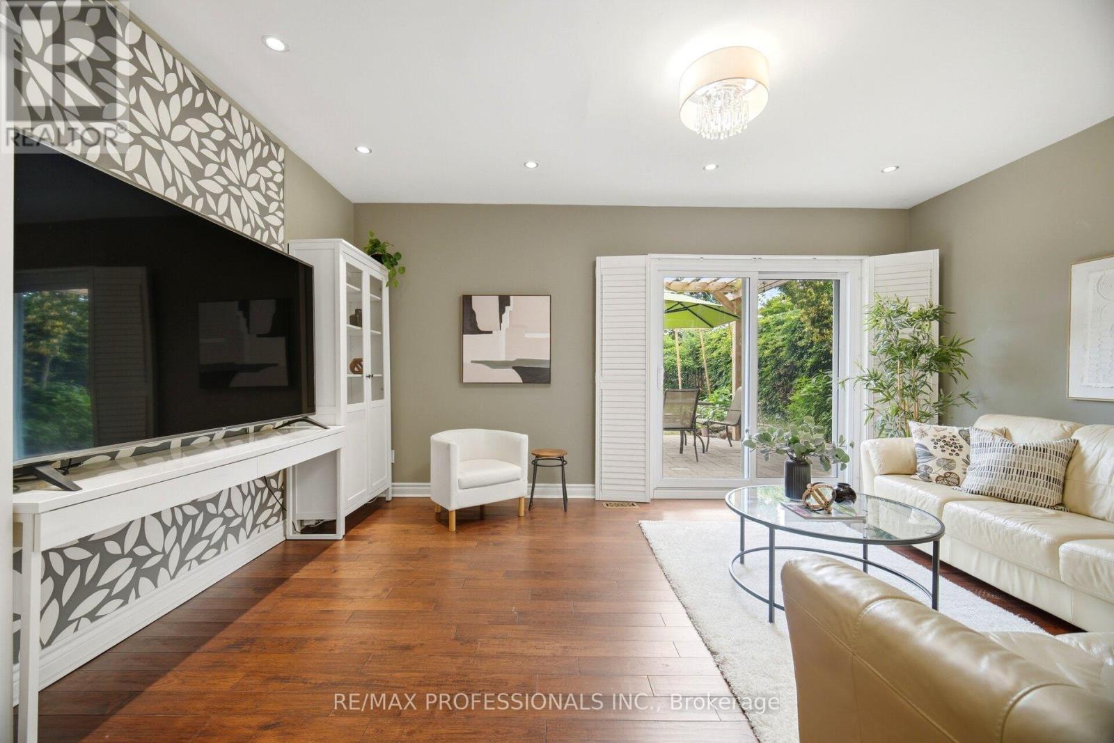 12 Thicket Road, Toronto (markland Wood), Ontario