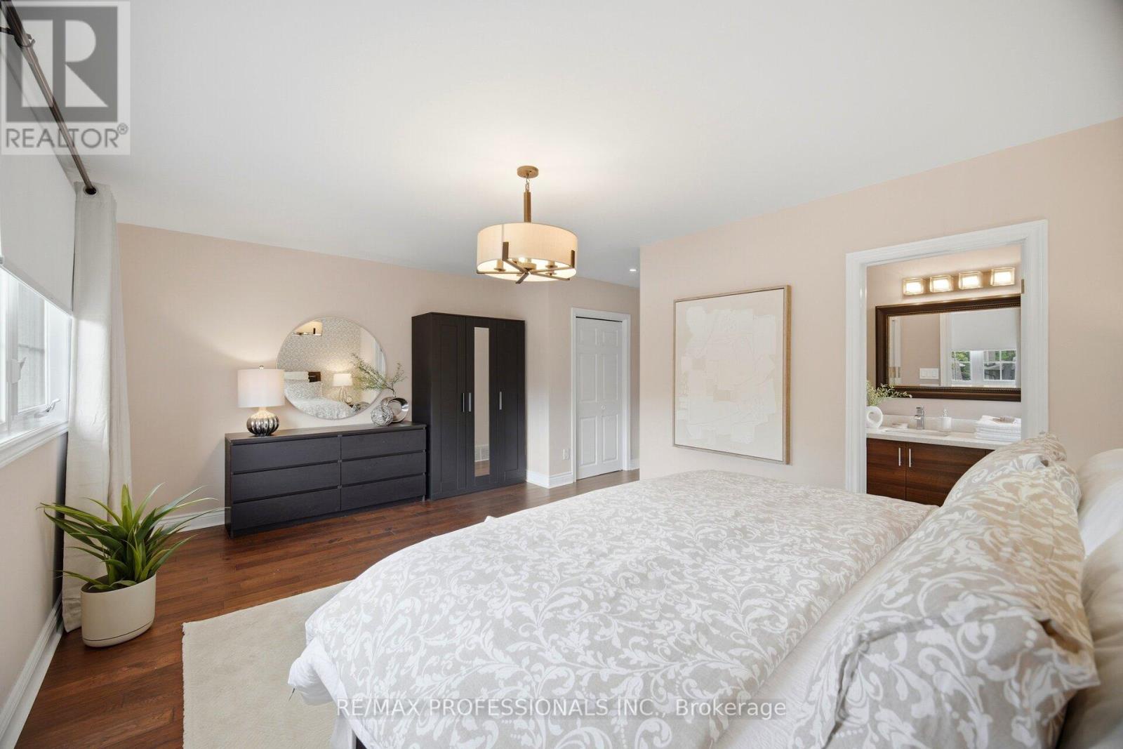 12 Thicket Road, Toronto (markland Wood), Ontario