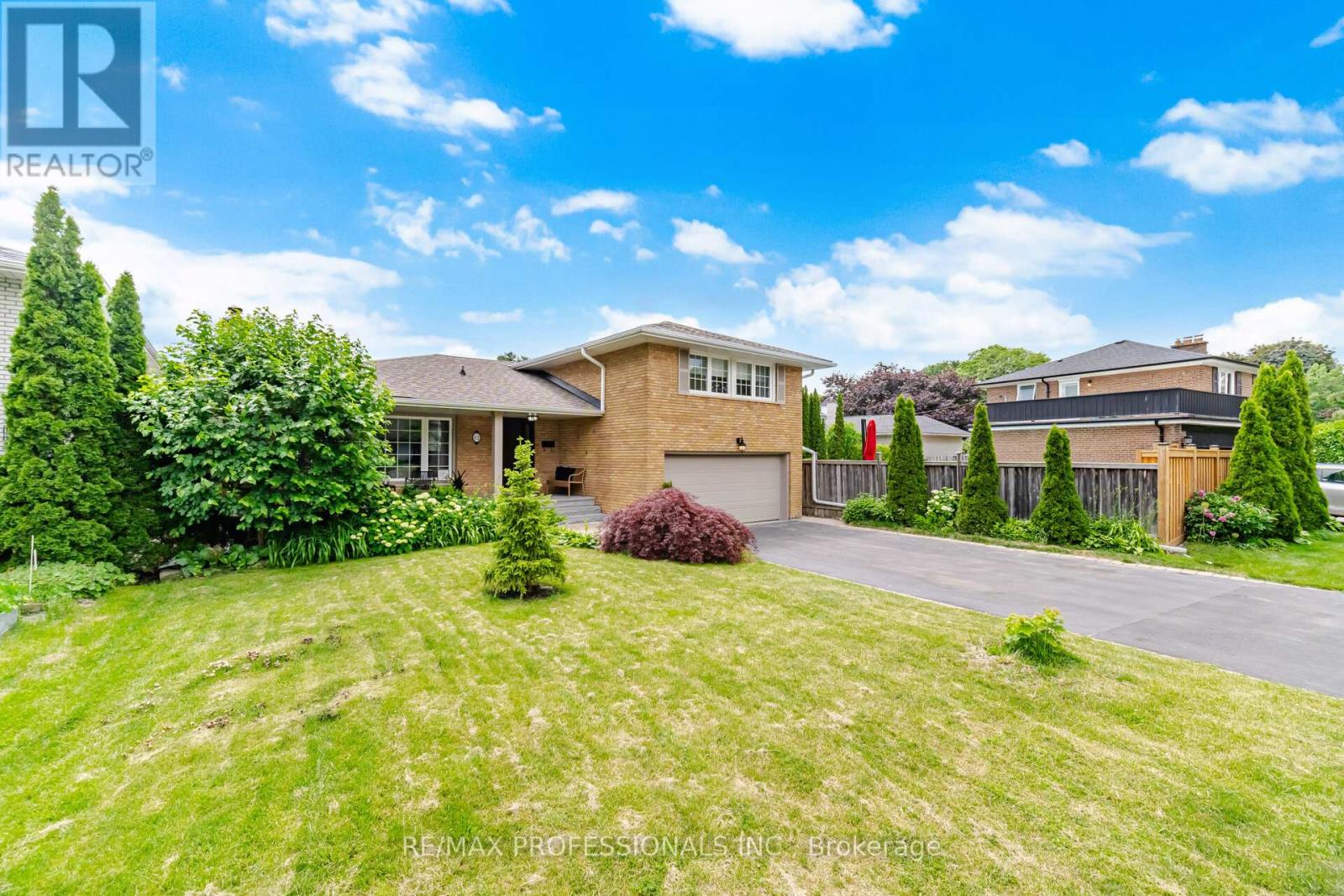 12 Thicket Road, Toronto (markland Wood), Ontario