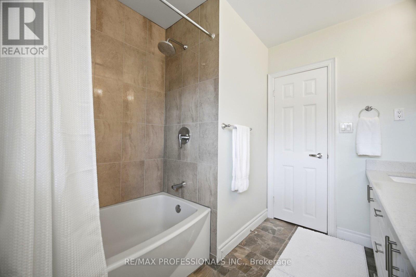 12 Thicket Road, Toronto (markland Wood), Ontario