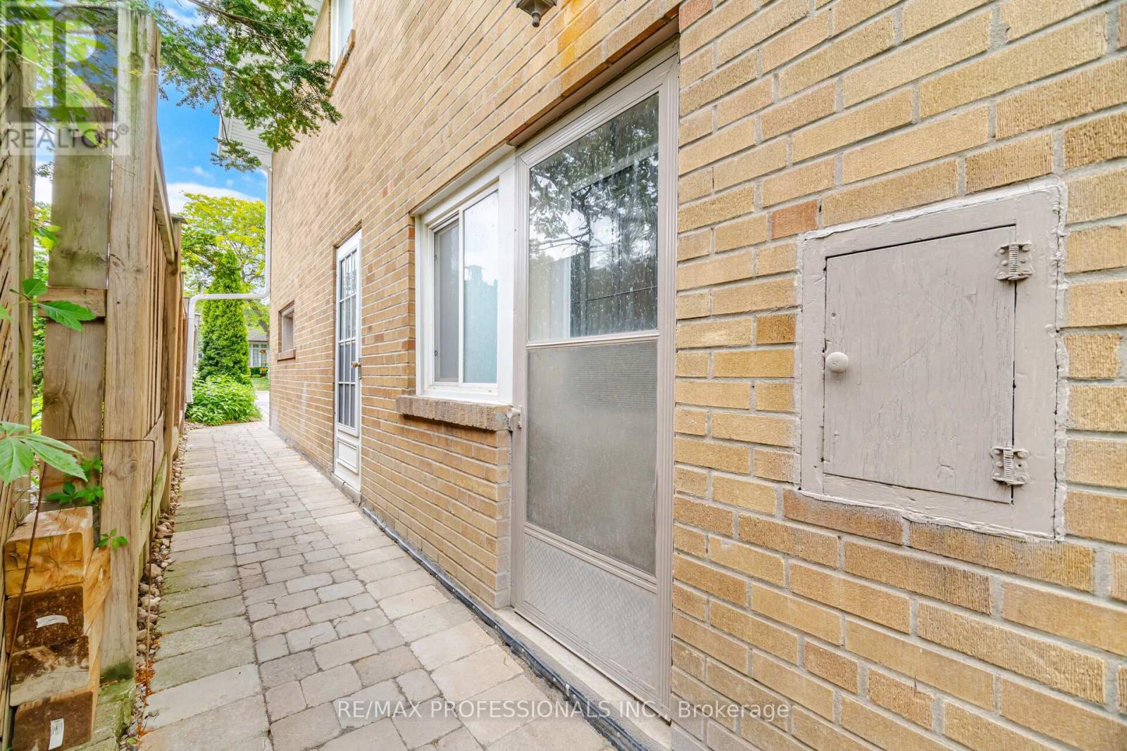 12 Thicket Road, Toronto (markland Wood), Ontario