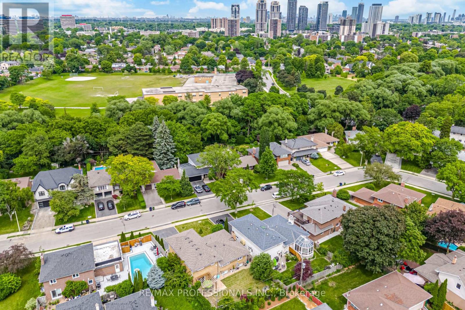 12 Thicket Road, Toronto (markland Wood), Ontario
