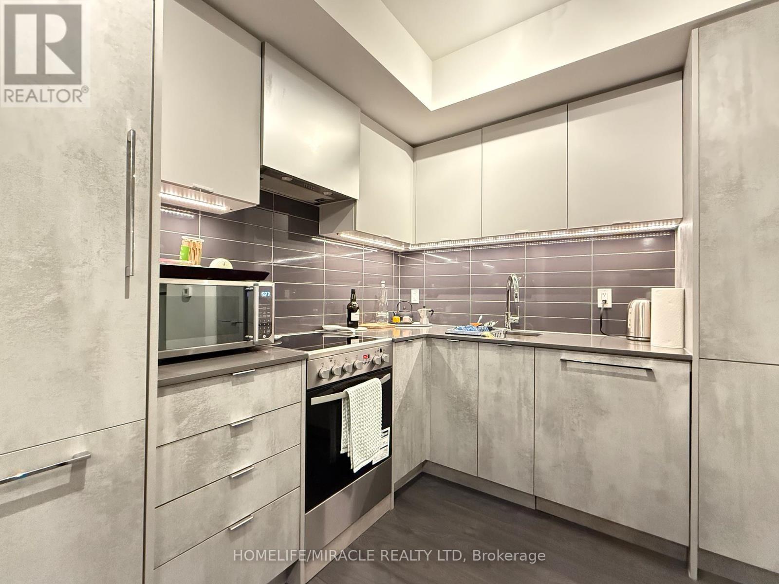543 - 26 Gibbs Road, Toronto (islington-city Centre West), Ontario