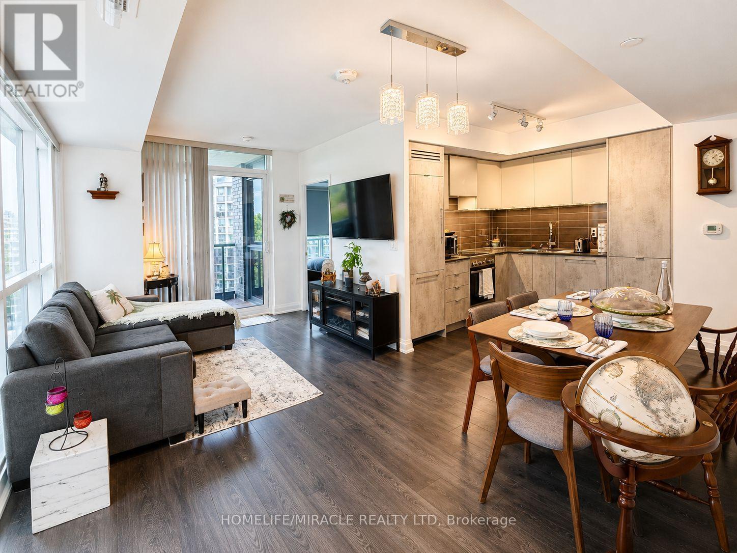 543 - 26 Gibbs Road, Toronto (islington-city Centre West), Ontario