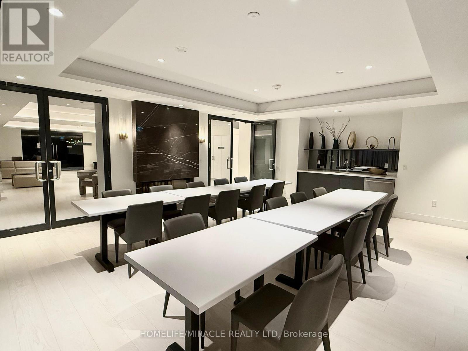 543 - 26 Gibbs Road, Toronto (islington-city Centre West), Ontario
