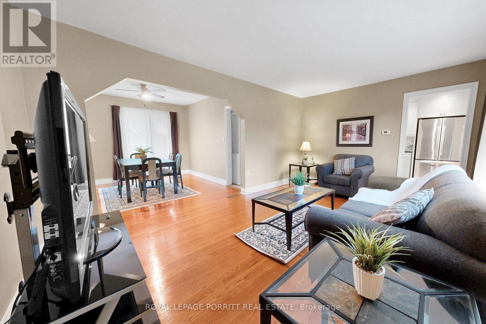 14 Heslop Drive, Toronto (alderwood), Ontario