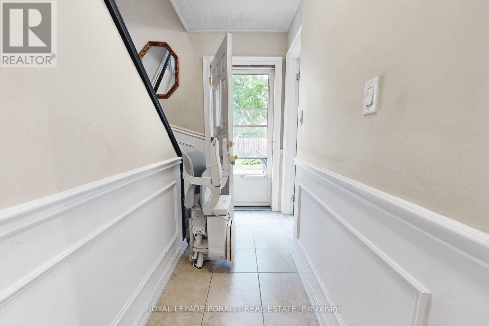14 Heslop Drive, Toronto (alderwood), Ontario