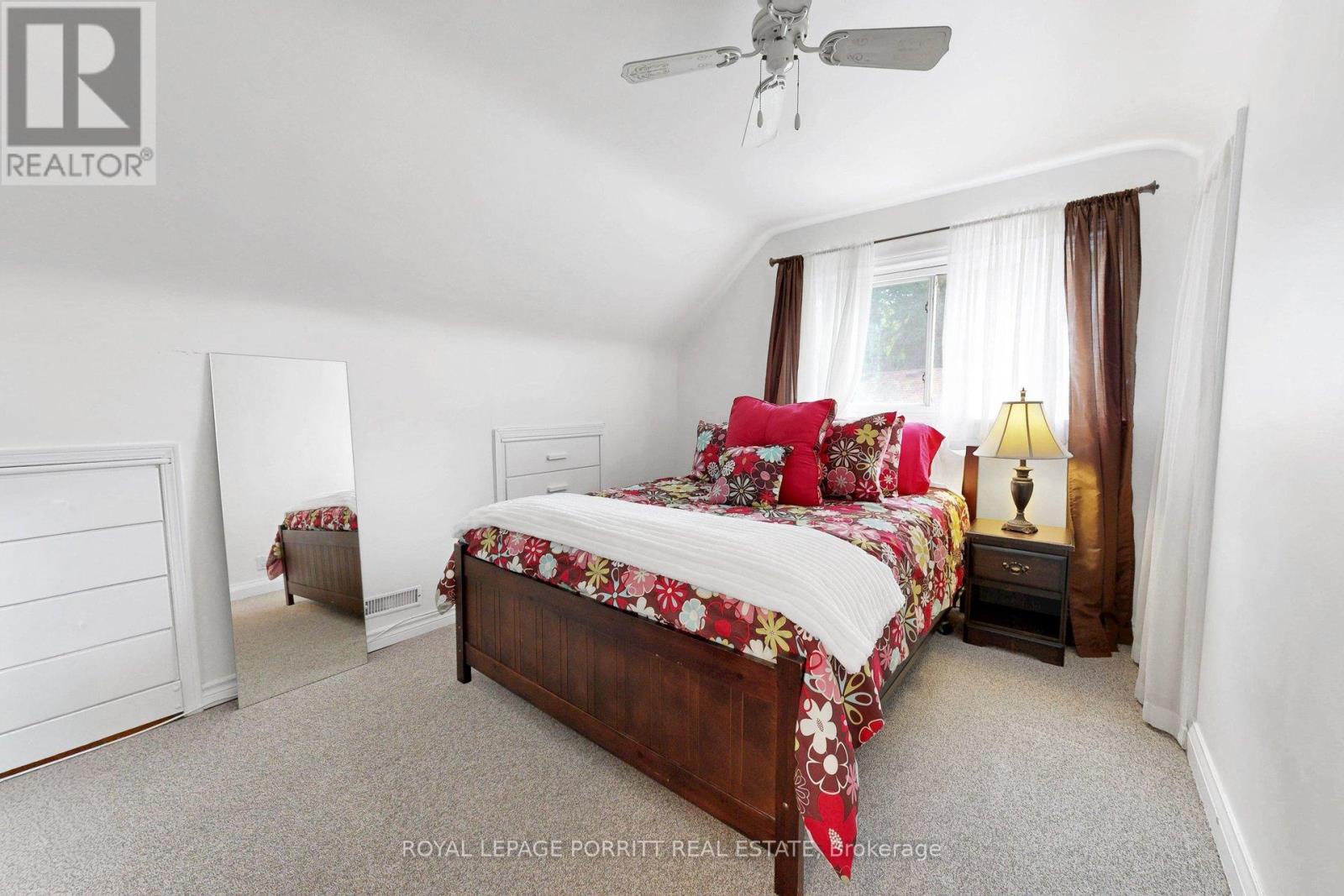 14 Heslop Drive, Toronto (alderwood), Ontario
