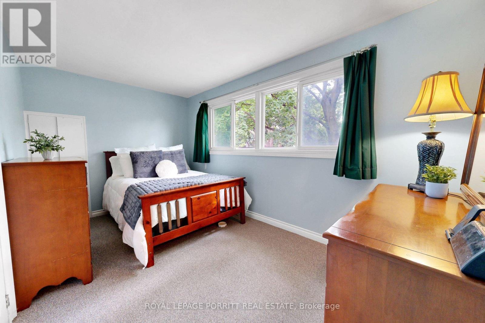 14 Heslop Drive, Toronto (alderwood), Ontario