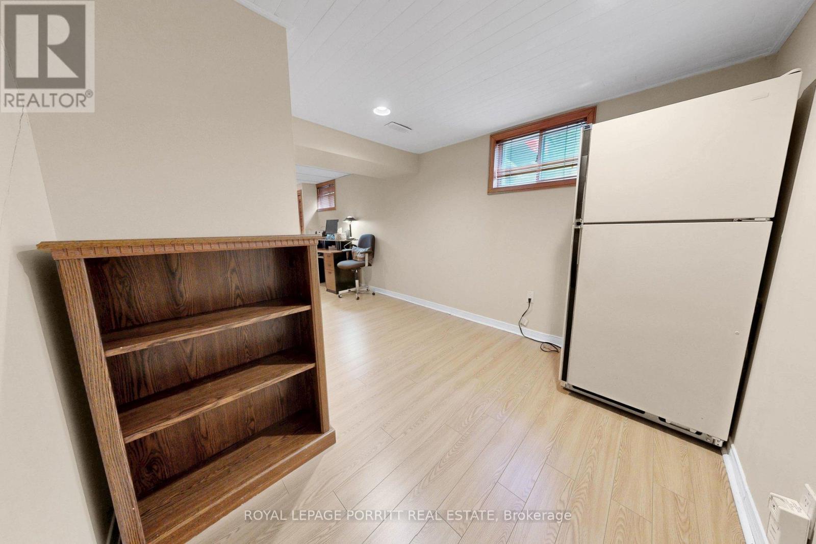 14 Heslop Drive, Toronto (alderwood), Ontario
