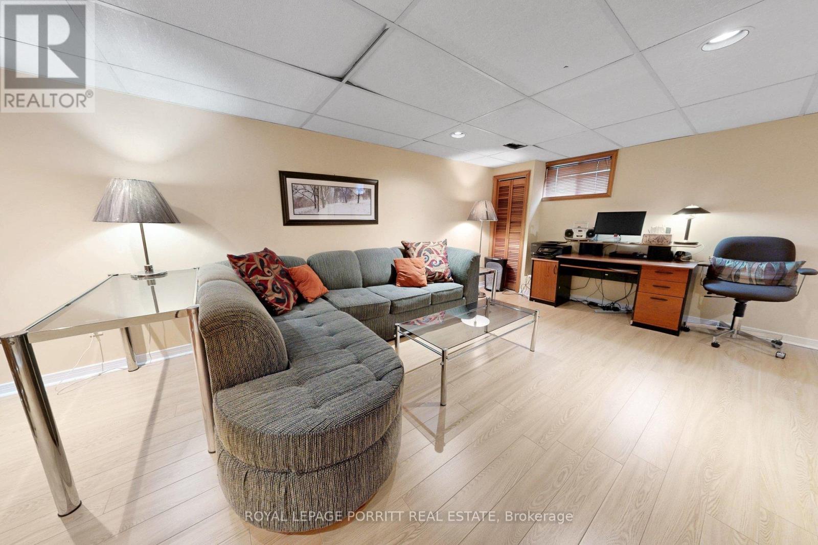 14 Heslop Drive, Toronto (alderwood), Ontario