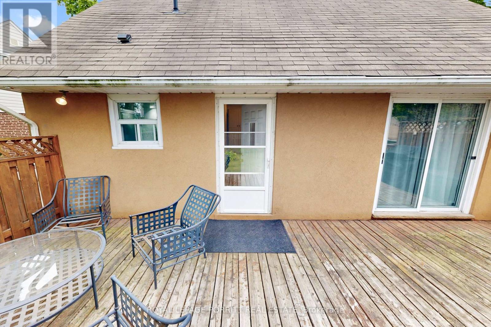 14 Heslop Drive, Toronto (alderwood), Ontario