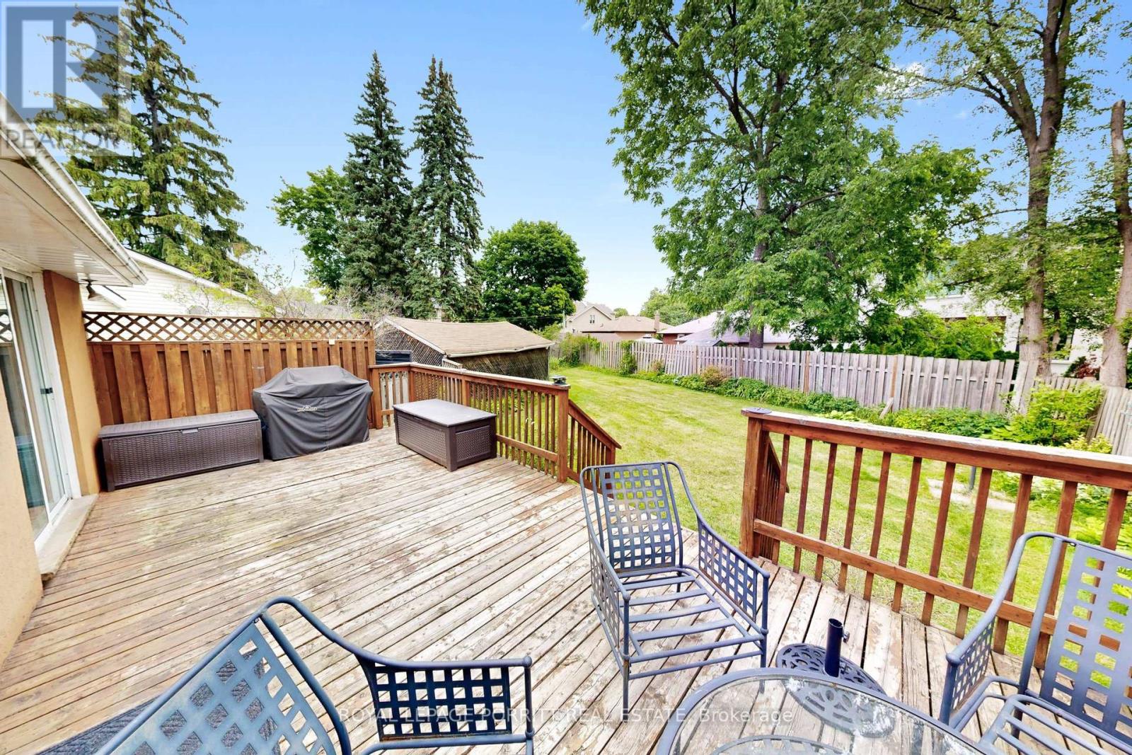 14 Heslop Drive, Toronto (alderwood), Ontario