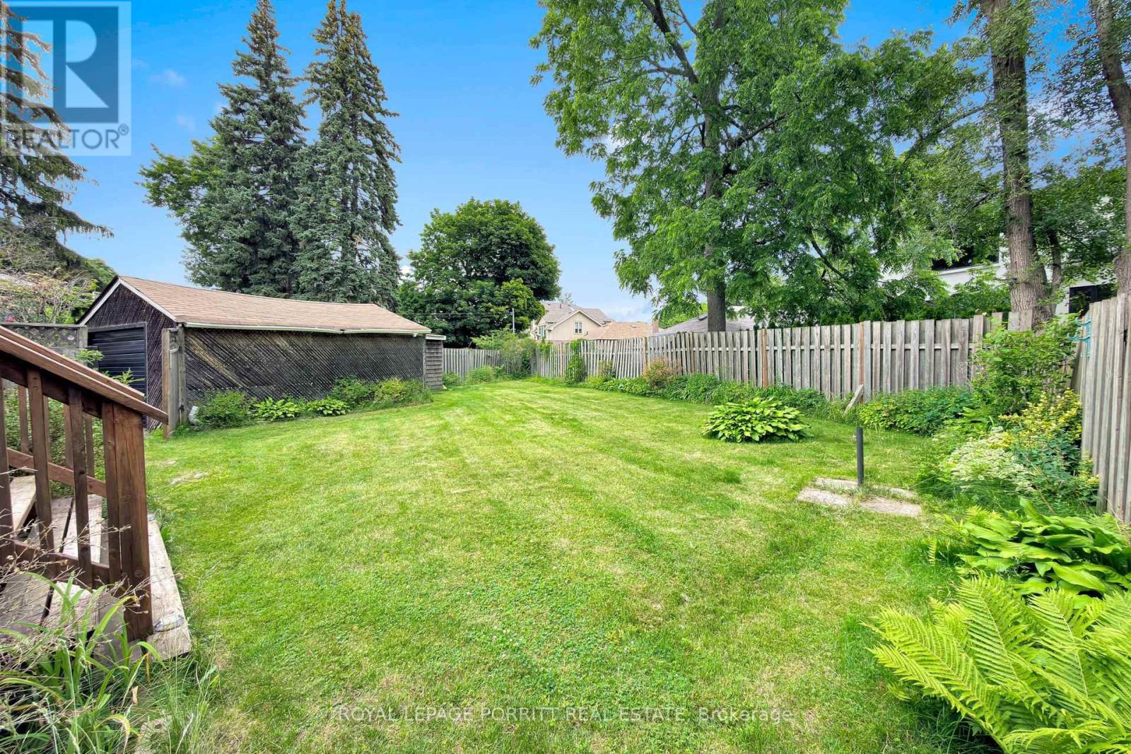 14 Heslop Drive, Toronto (alderwood), Ontario