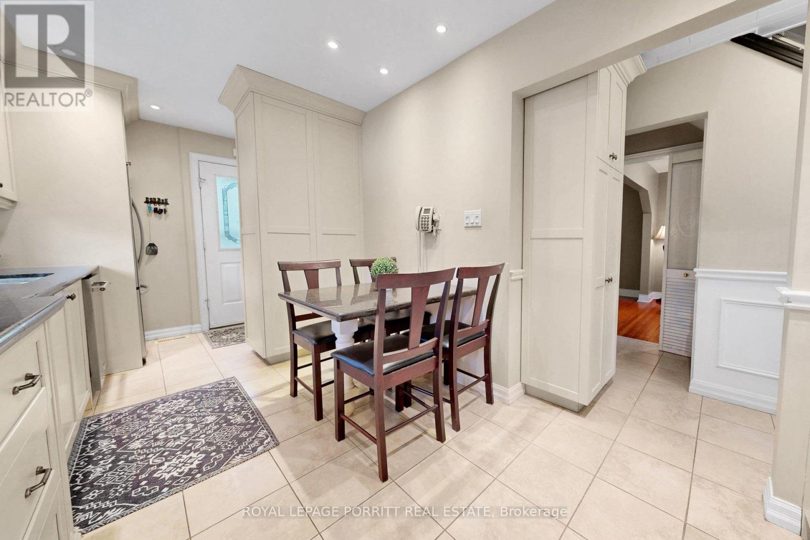 14 Heslop Drive, Toronto (alderwood), Ontario