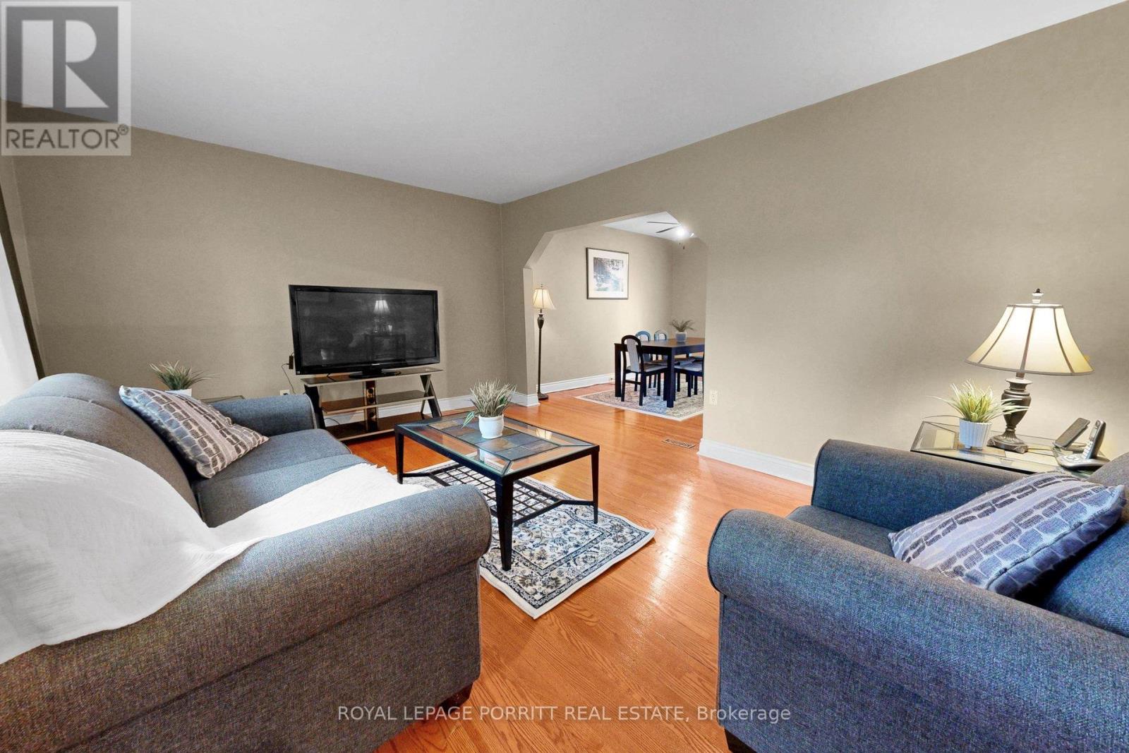 14 Heslop Drive, Toronto (alderwood), Ontario