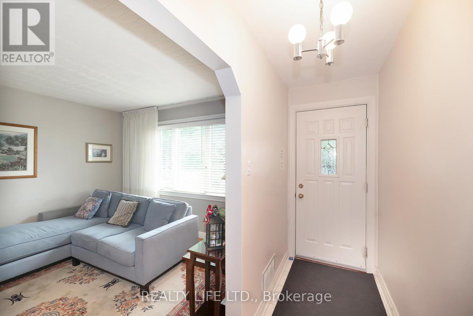 24 Battersea Crescent, Toronto (maple Leaf), Ontario