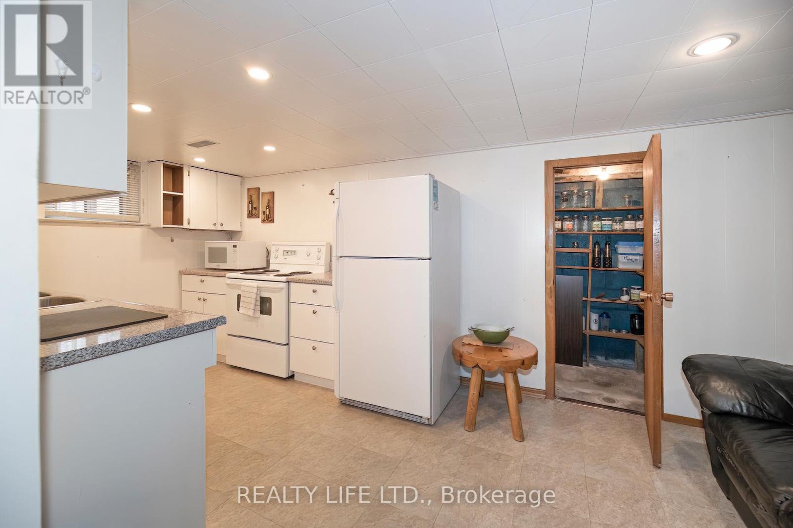 24 Battersea Crescent, Toronto (maple Leaf), Ontario