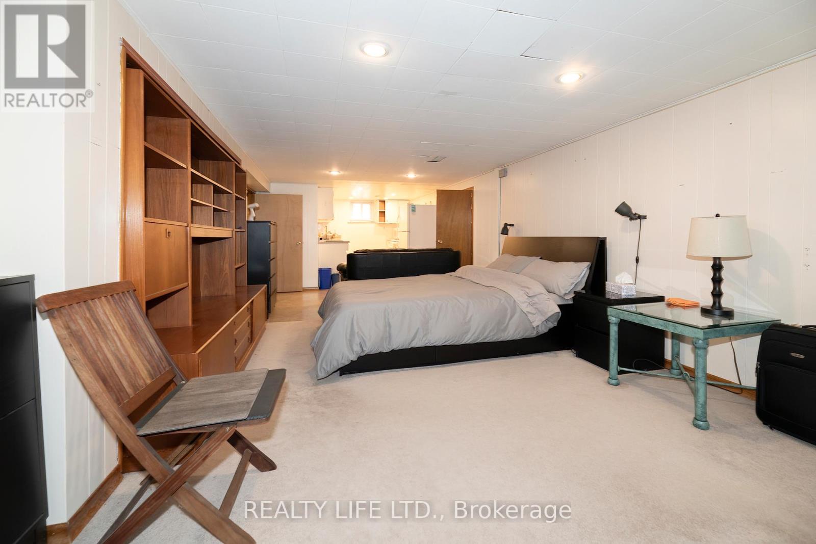 24 Battersea Crescent, Toronto (maple Leaf), Ontario