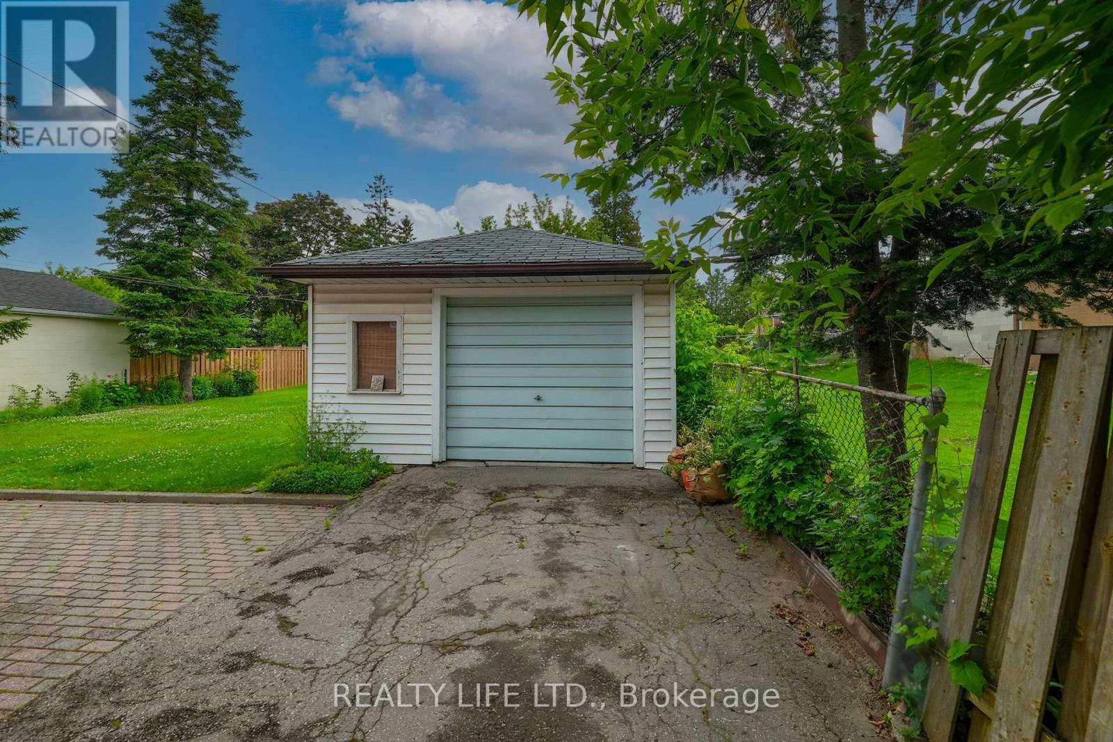 24 Battersea Crescent, Toronto (maple Leaf), Ontario