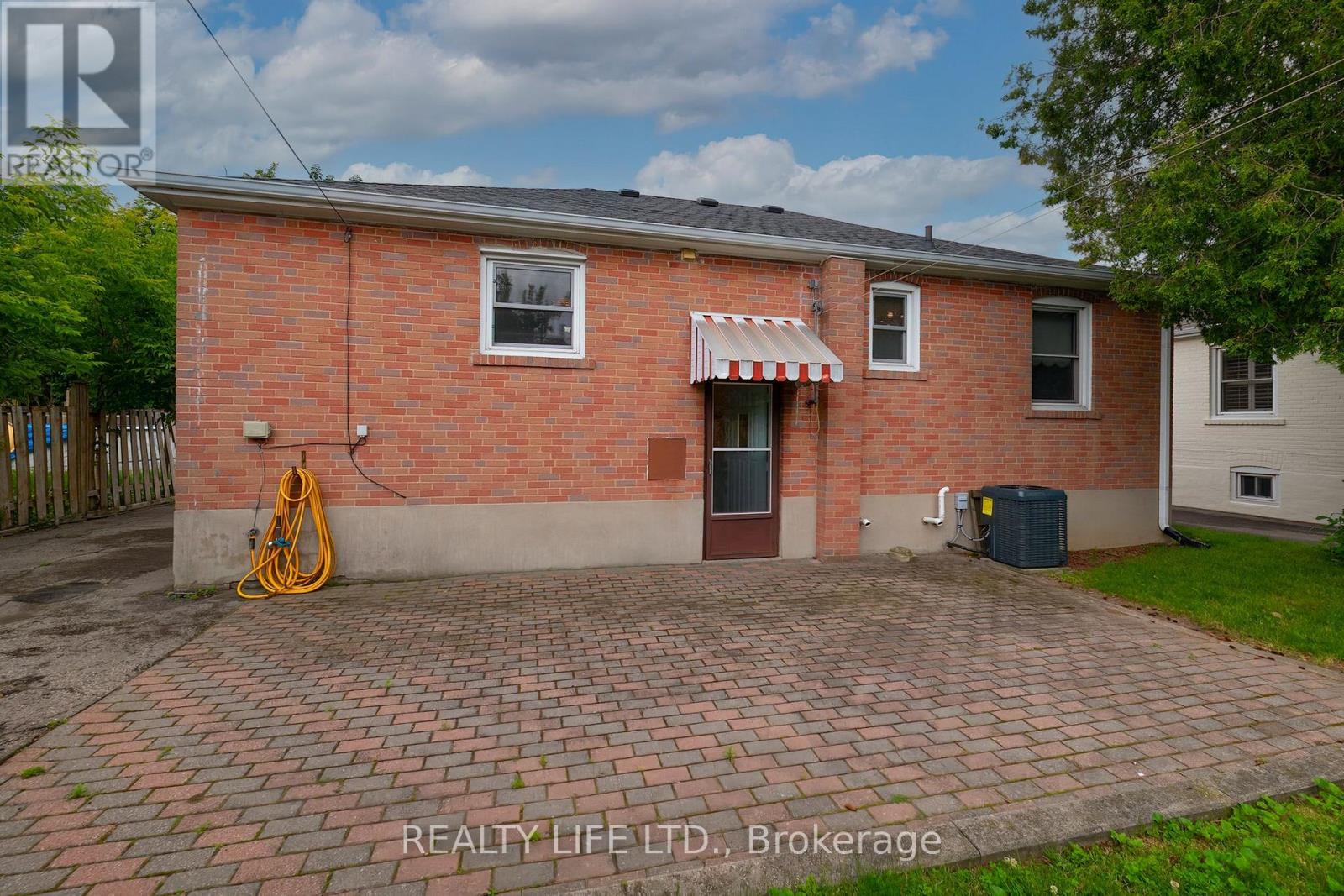 24 Battersea Crescent, Toronto (maple Leaf), Ontario