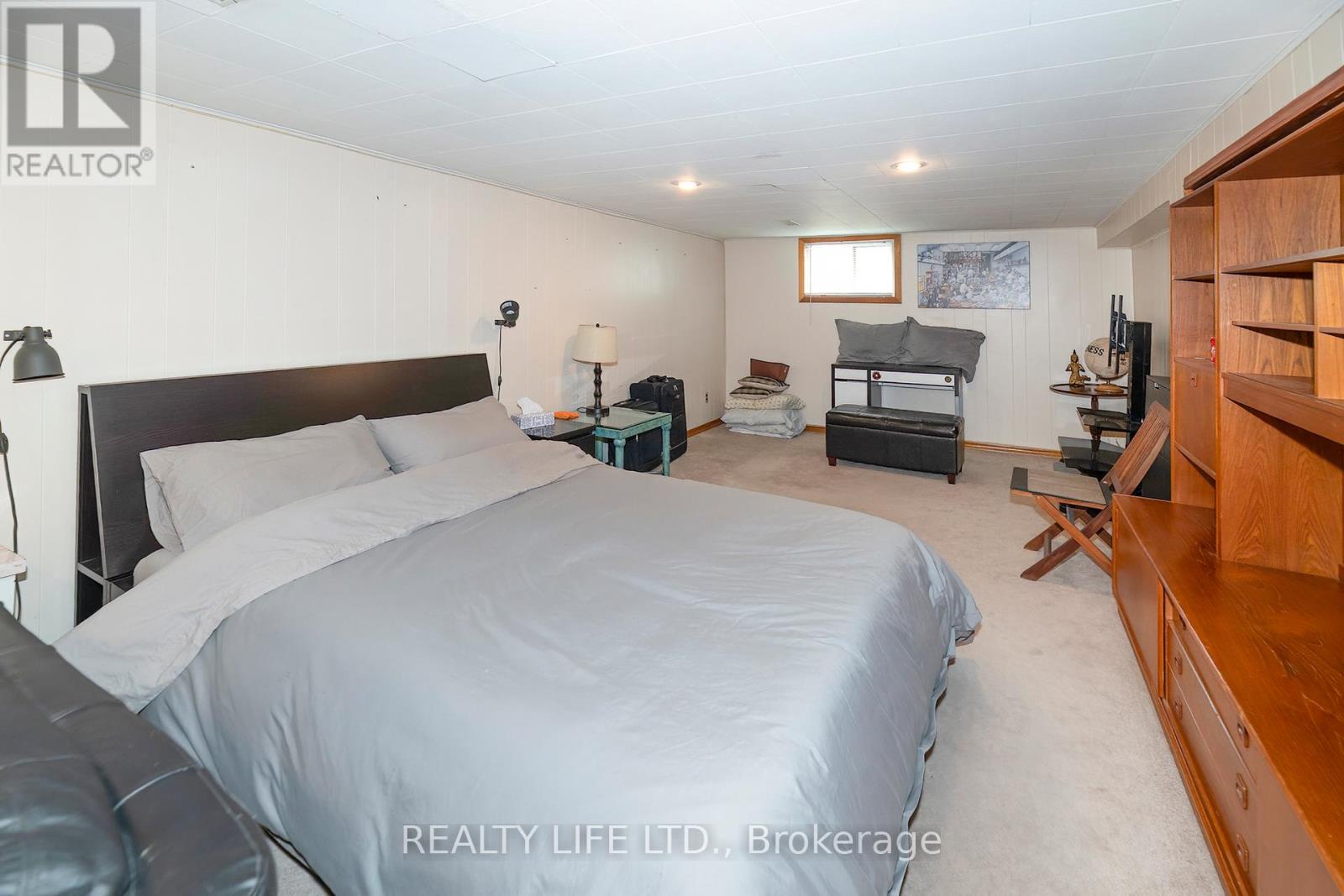 24 Battersea Crescent, Toronto (maple Leaf), Ontario