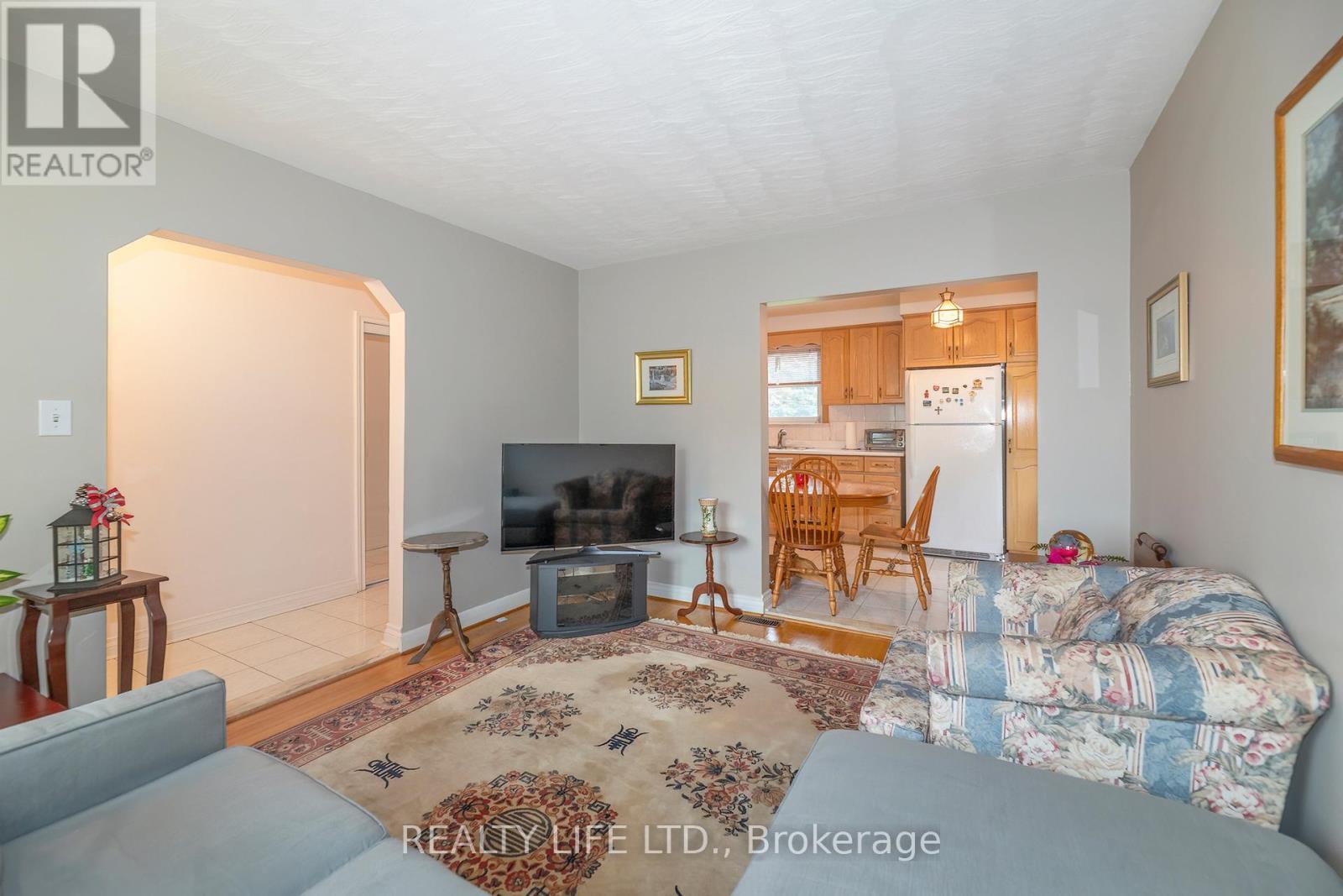 24 Battersea Crescent, Toronto (maple Leaf), Ontario