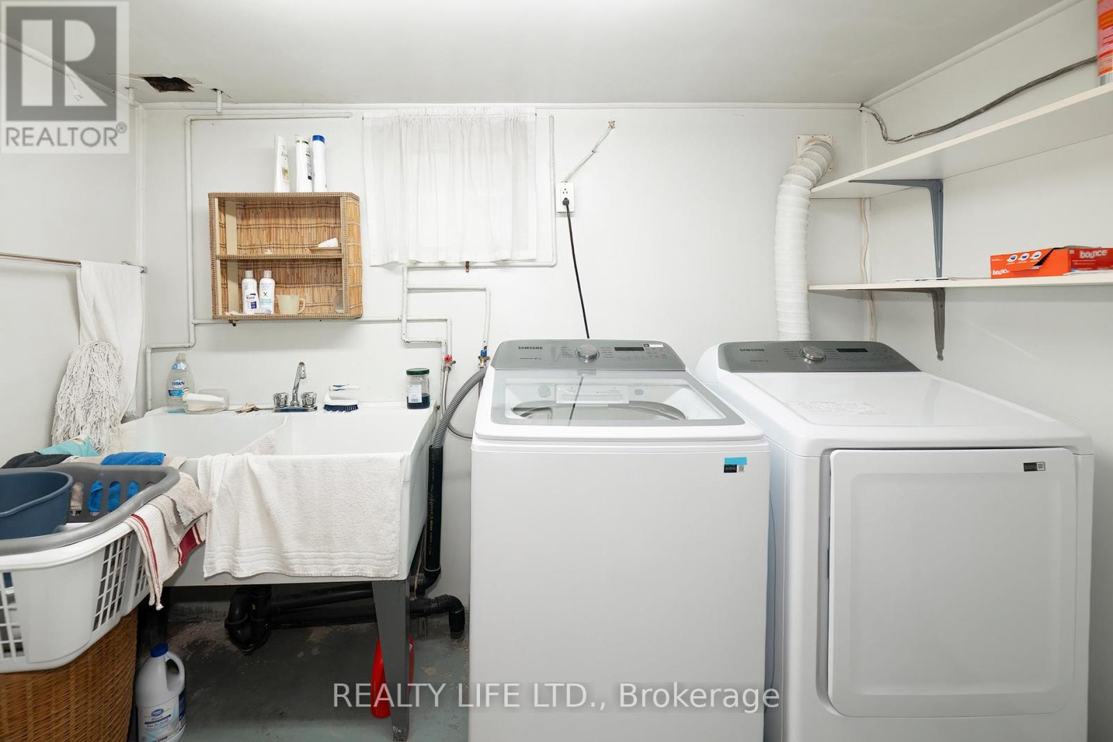 24 Battersea Crescent, Toronto (maple Leaf), Ontario