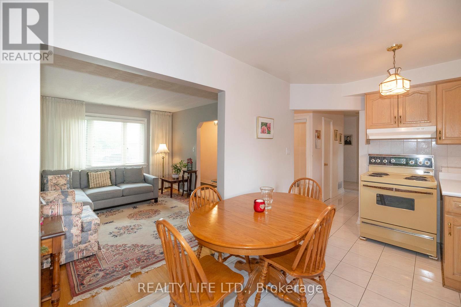 24 Battersea Crescent, Toronto (maple Leaf), Ontario