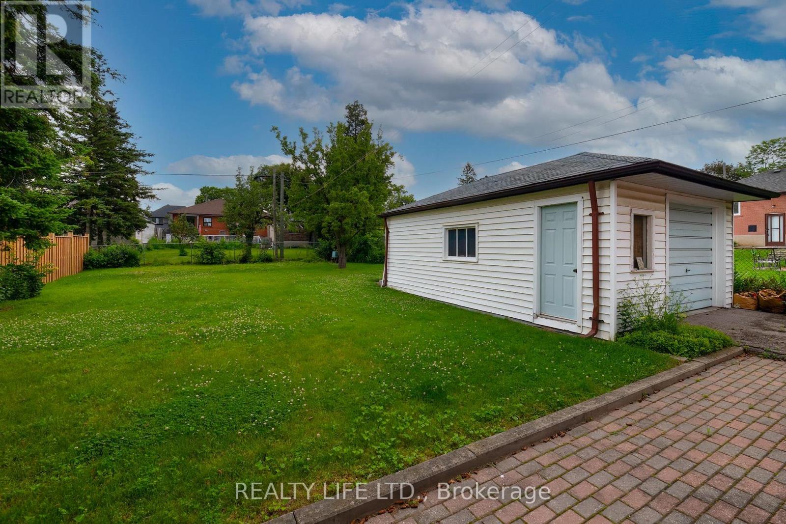 24 Battersea Crescent, Toronto (maple Leaf), Ontario