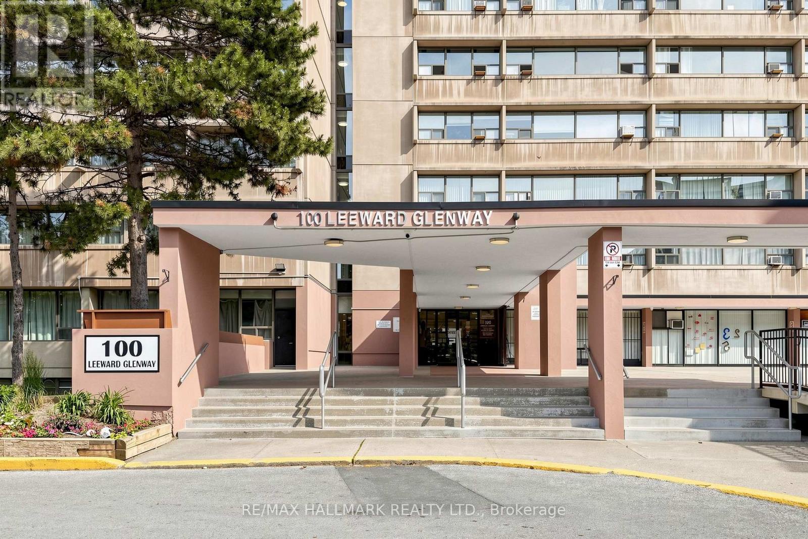701 - 100 Leeward Glenway, Toronto (flemingdon Park), Ontario