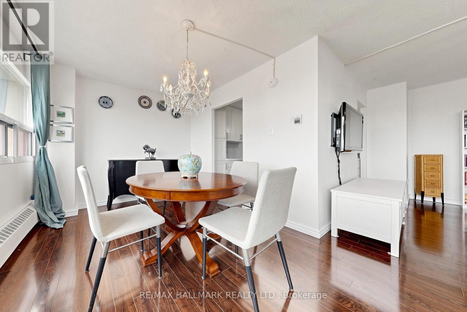 701 - 100 Leeward Glenway, Toronto (flemingdon Park), Ontario