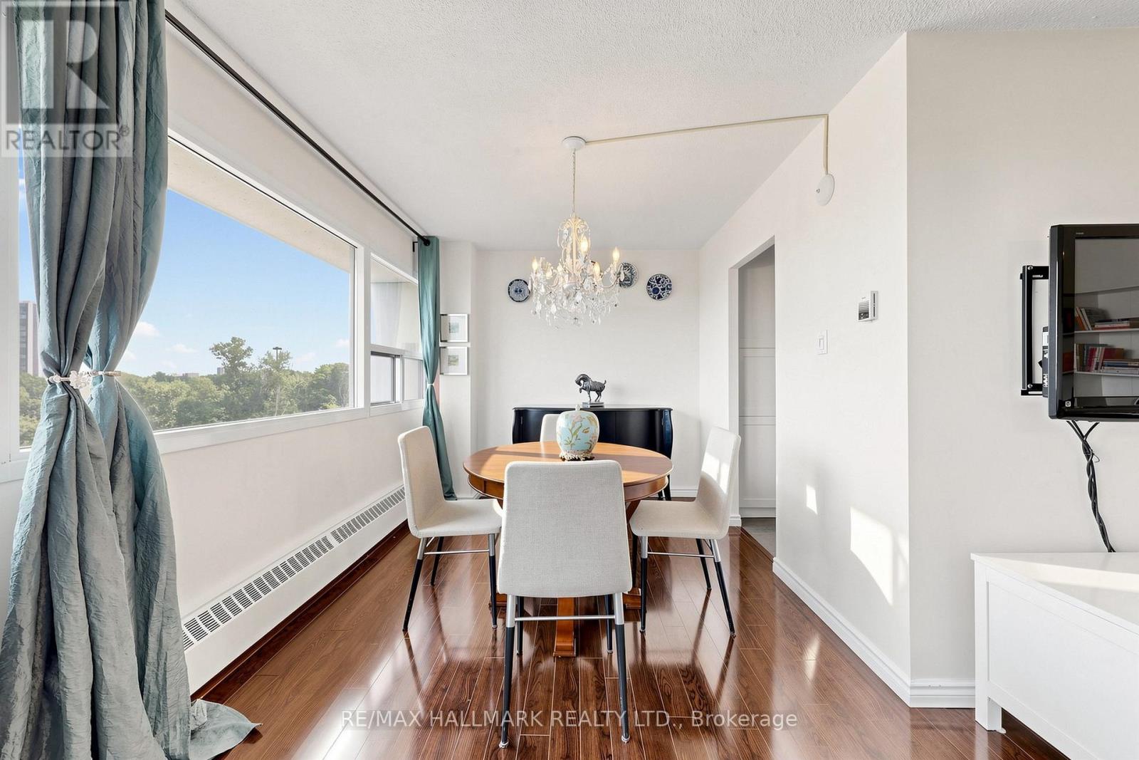 701 - 100 Leeward Glenway, Toronto (flemingdon Park), Ontario