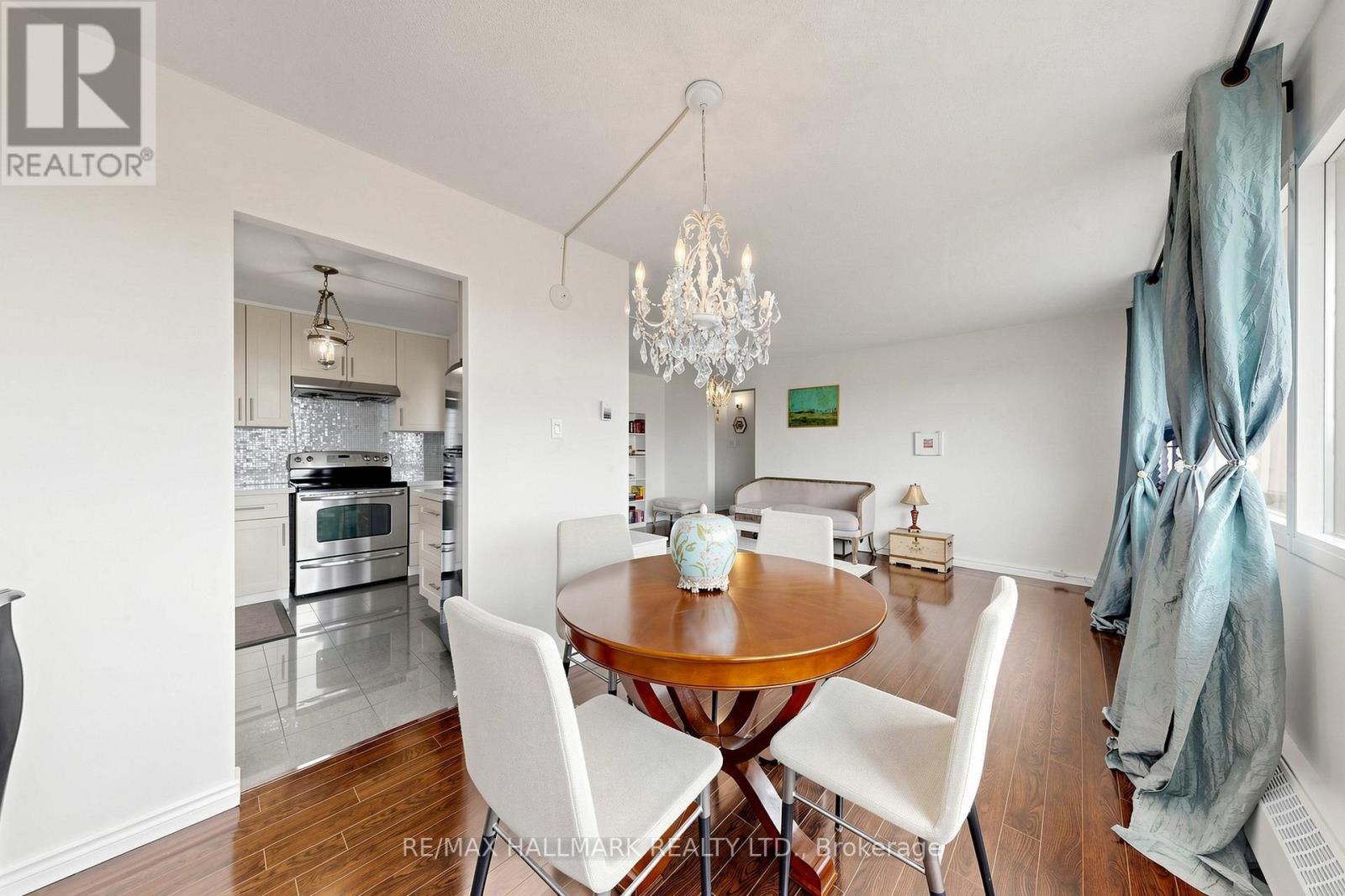 701 - 100 Leeward Glenway, Toronto (flemingdon Park), Ontario