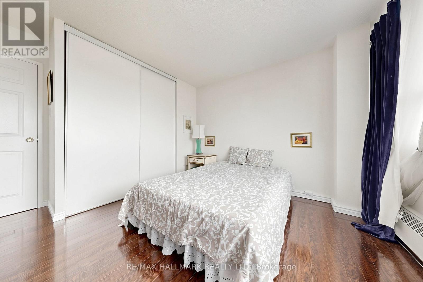 701 - 100 Leeward Glenway, Toronto (flemingdon Park), Ontario